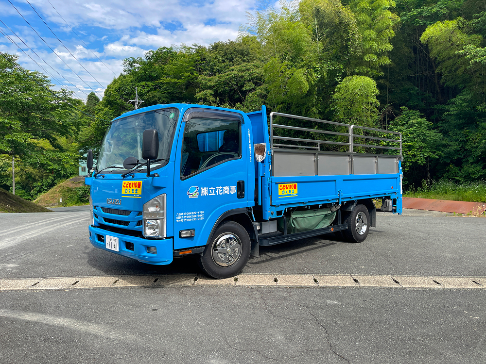 資源ゴミ回収車